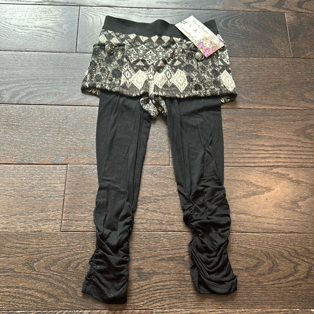 Hannah Banana Short w/Legging Size 4